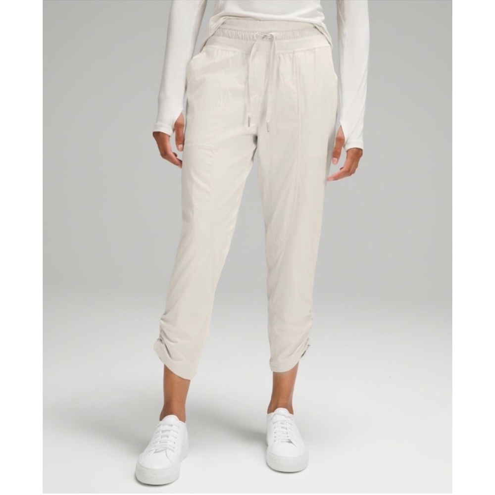 bnwot Lululemon Dance studio cropped pant 6 Bone off wht